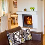 Attersee - Ganzes Ferienhaus, Seeblick, Kamin, Sauna Apartment