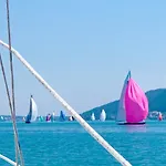 Apartment Attersee - Ganzes Ferienhaus, Seeblick, Kamin, Sauna