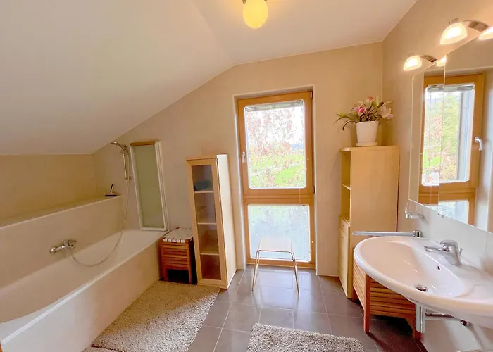 Daire Attersee - Ganzes Ferienhaus, Seeblick, Kamin, Sauna